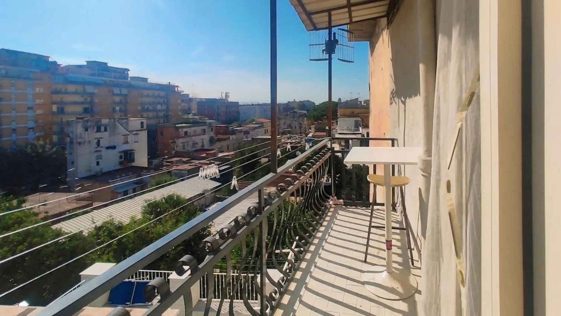 Tra I Giardini Della Scalinata Di San Gennaro Apartment Naples